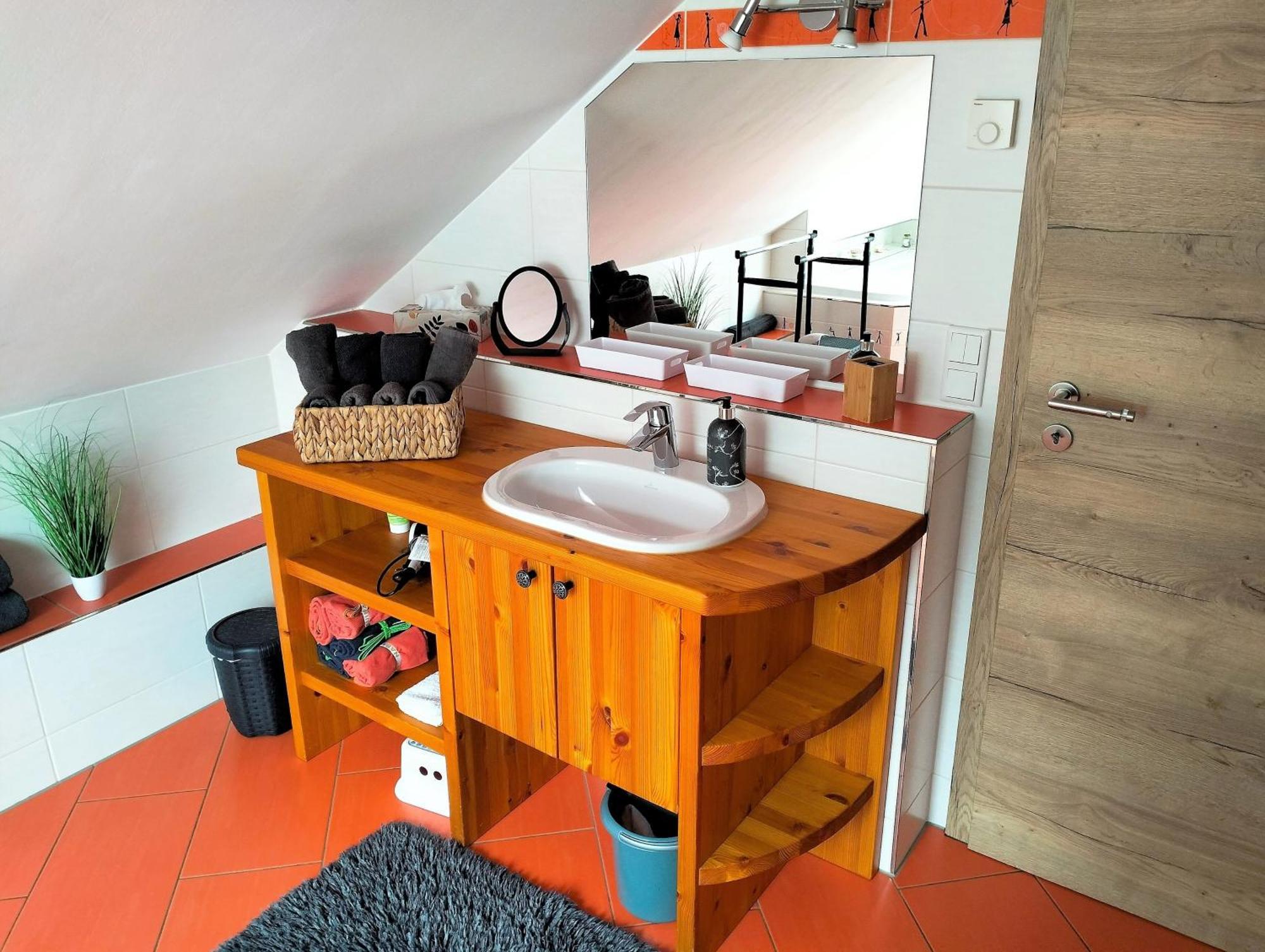 Ferienwohnung Am Waldesrand - Garten, Terrasse, Grill, Luftkuehler, Massagesessel, Kinderspielecke, Spielekonsole Cottbus Bagian luar foto